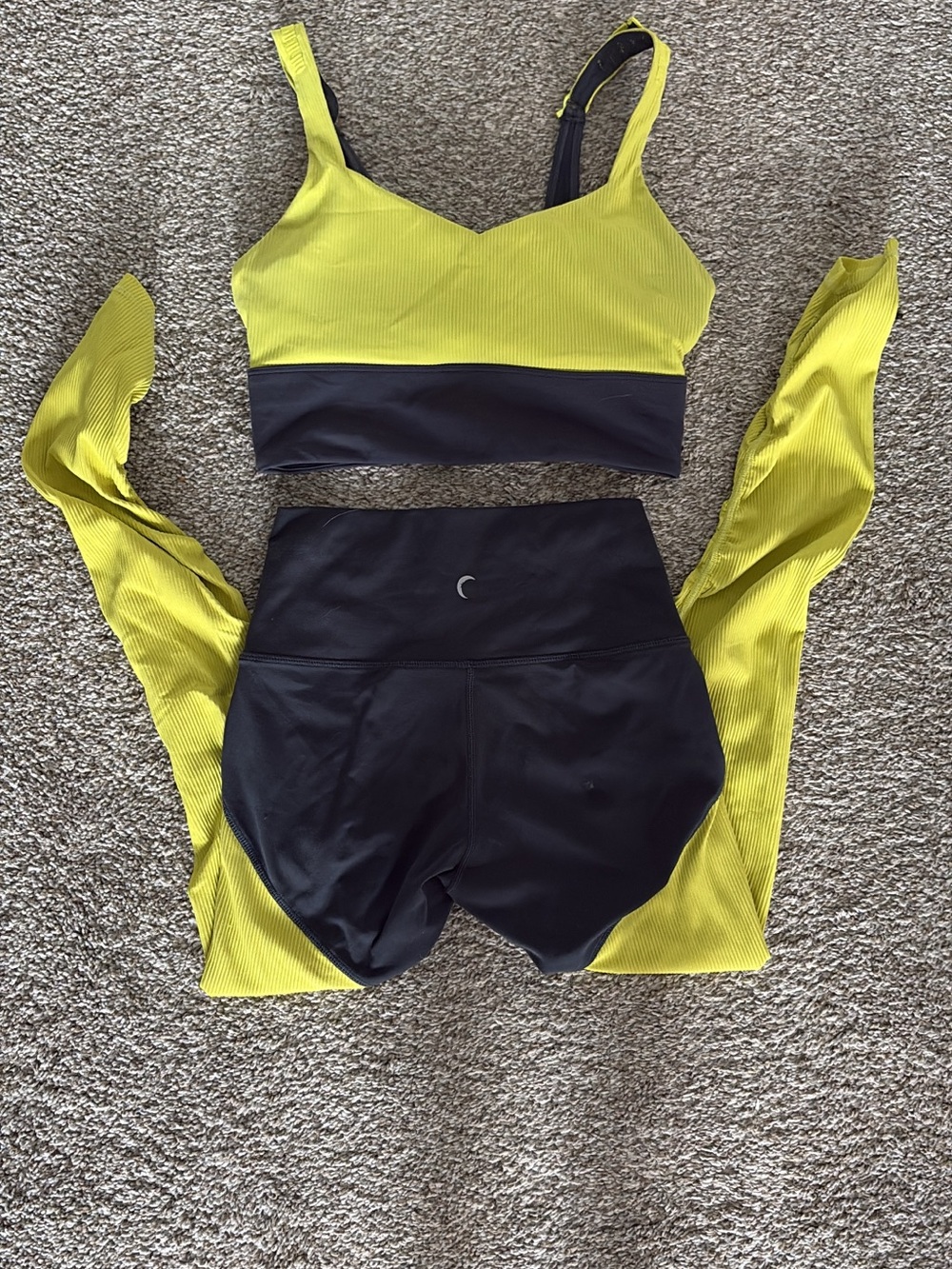 Gray & Neon YellowGreen Activewear Set - Ribbed Sports Bra and High-Waist Leggi